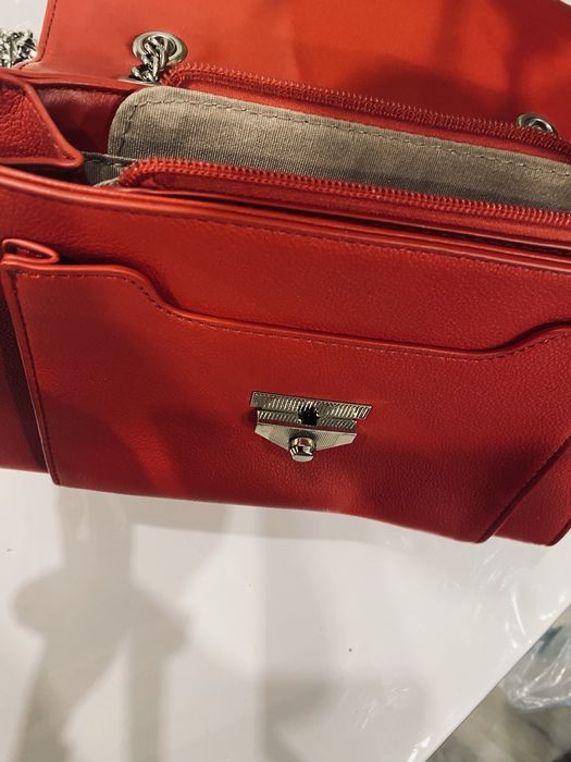 Сумочка удобная яркая