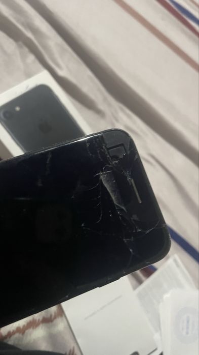 Айфон7 хорошо состояниа нормально работает .