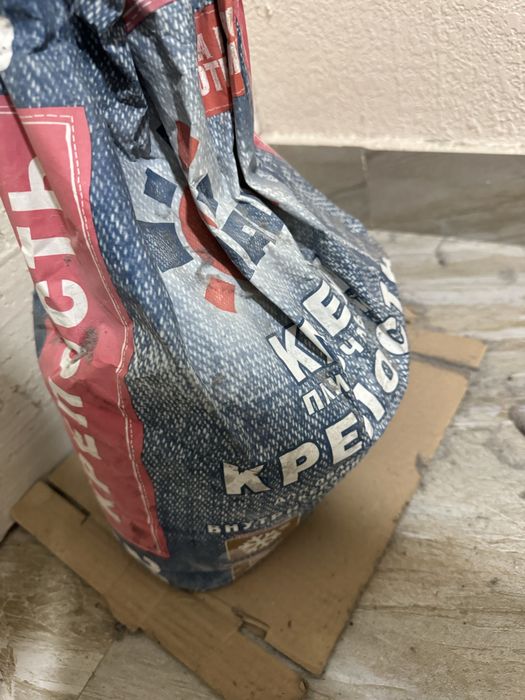 Отдам окно и стекла, остатки клея