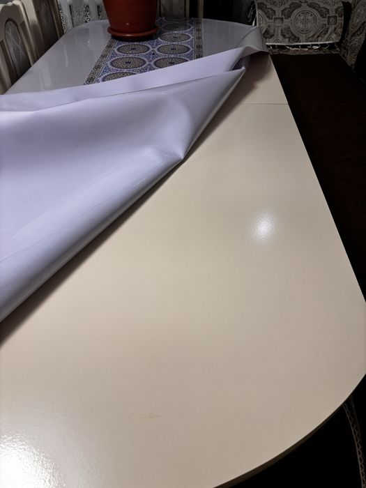 Срочно стол со стульями