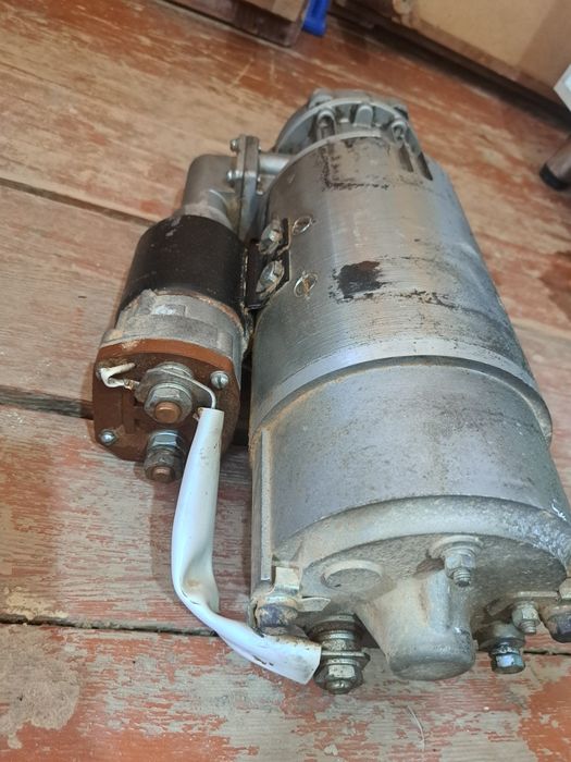 МАЗ  Уралдын стартеры почти новый