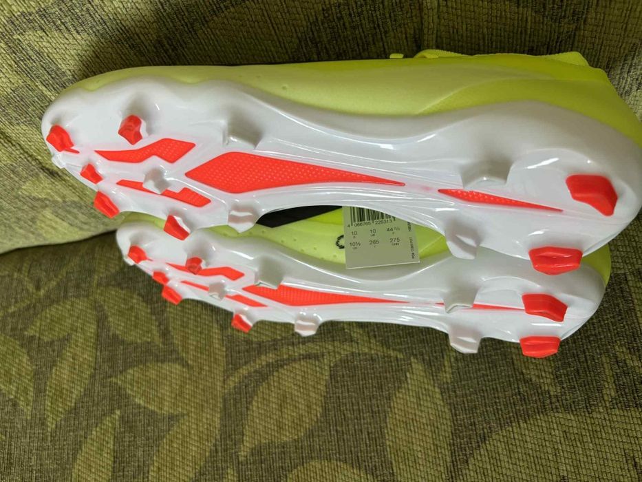 Нови футболни обувки Adidas X Crazyfast League.