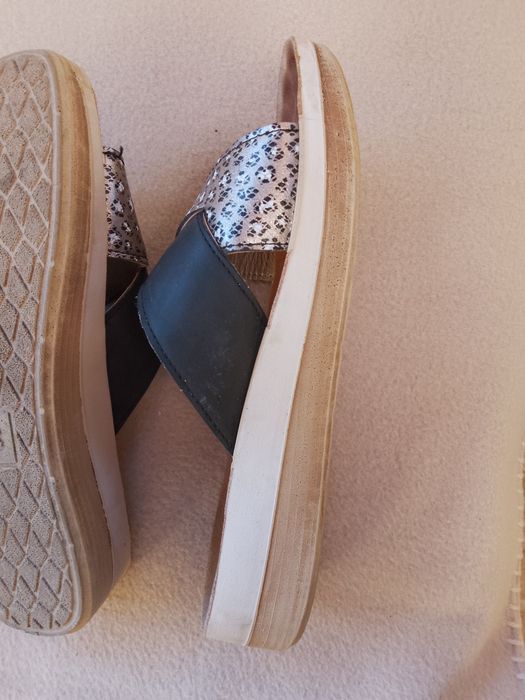 Дамски чехли и джапанки