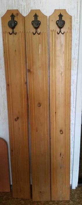 Продавам изгодно дървени закачалки