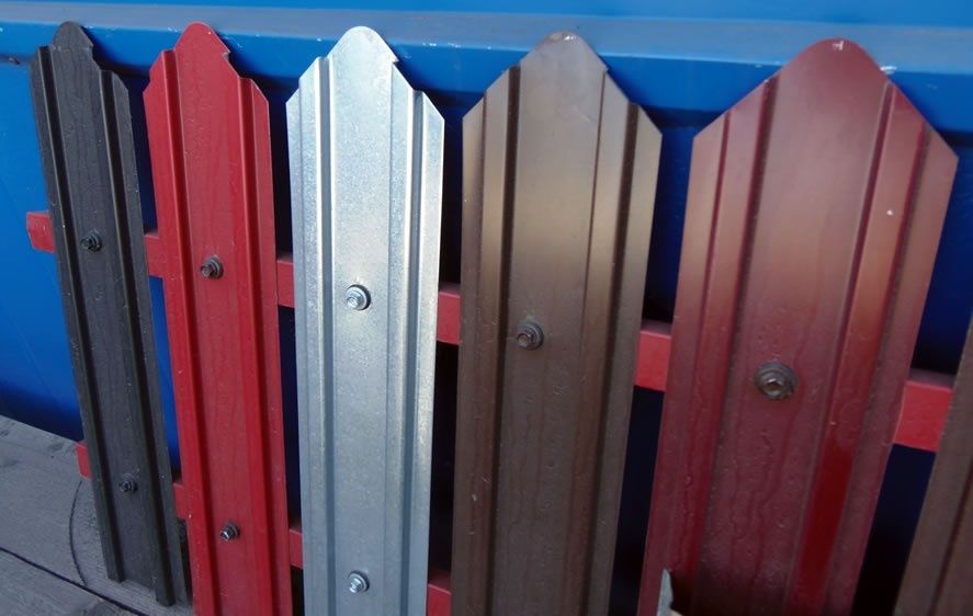 Sipca metalica pentru gard maro 2ml  Aspect rafinat si modern