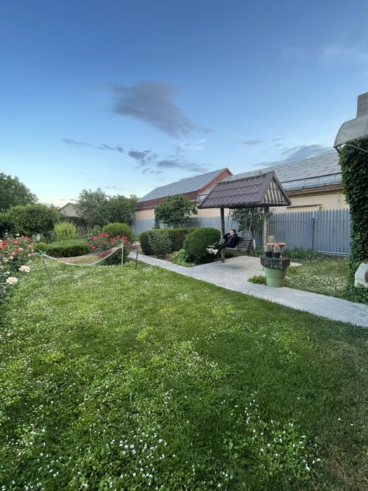 Casa de vanzare cu curte