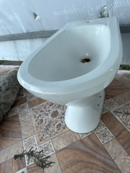 Продам биде почти новое