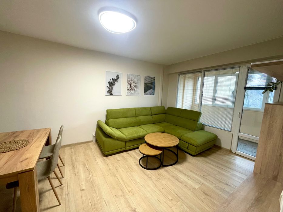 Дава се под наем Тристаен апартамент в Ловеч, Широк център - 80 кв.м за 398.82 € - Снимка #1