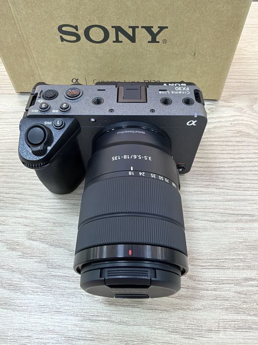 Sony FX30  OSS 18-135mm