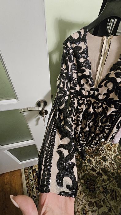 Стилна рокля с паети