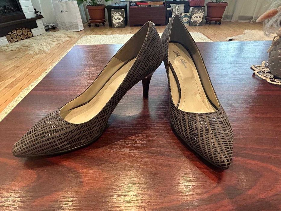 Vand pantofi stiletto piele naturala, noi