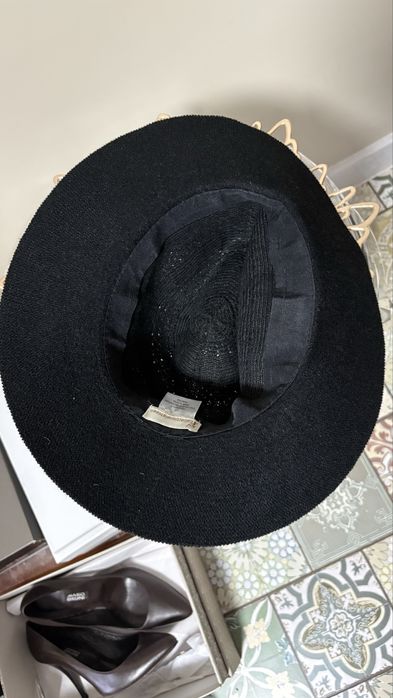 Дамска черна шапка