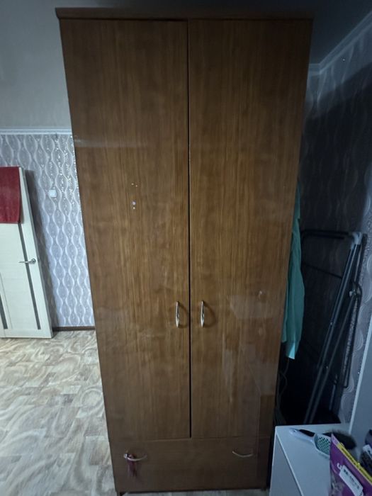Продам 2 шкафа( объединяются в большой)
