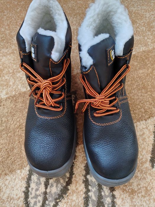 Кыскы етик 7000тг.