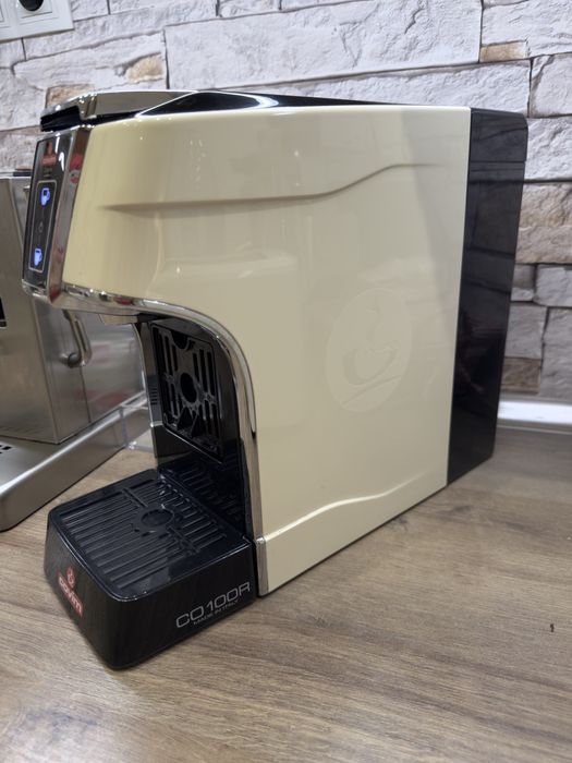 Продавам кафемашина за капсули Lavazza Blue