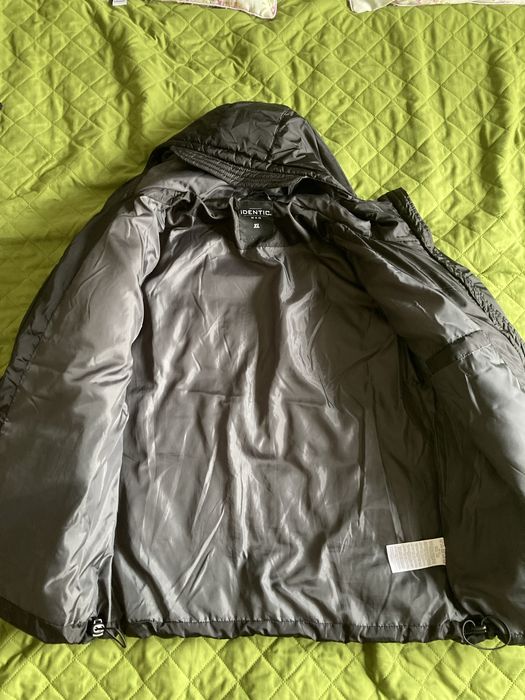 Geaca de iarna cu gluga calduroasa neagra ieftina