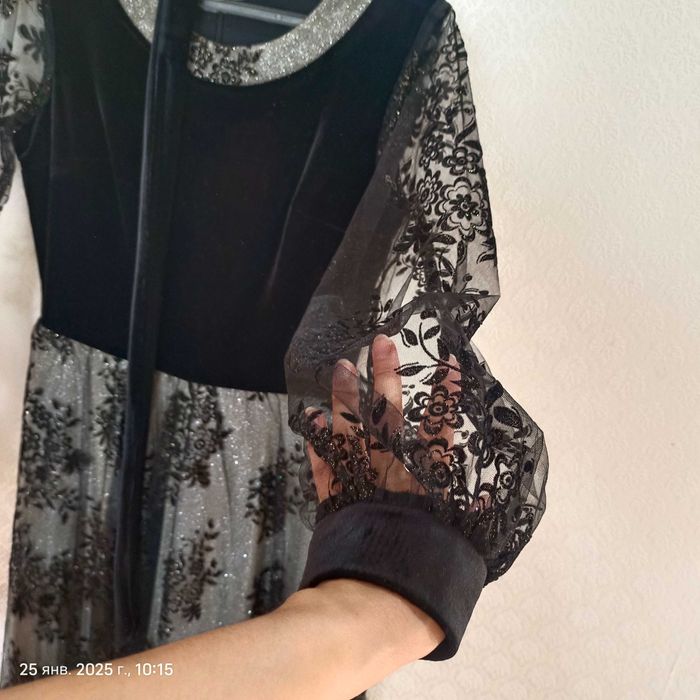 Женское платье продаётся