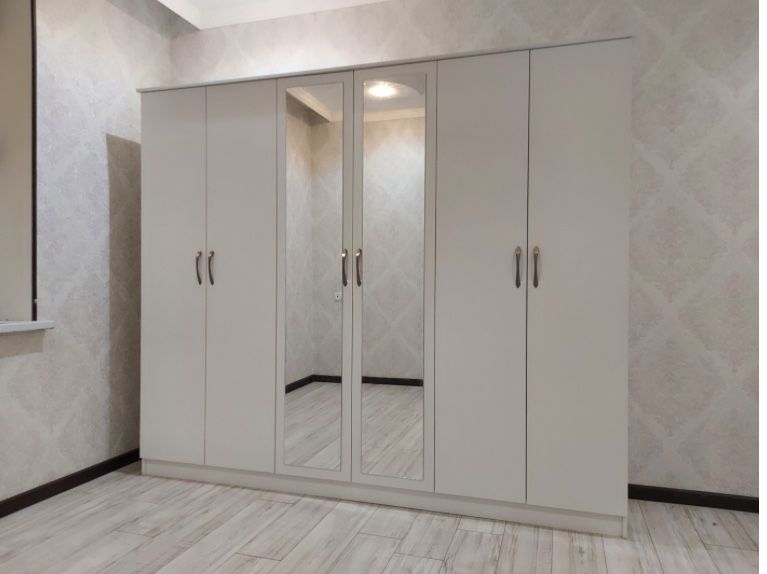 Шкаф для одежда.