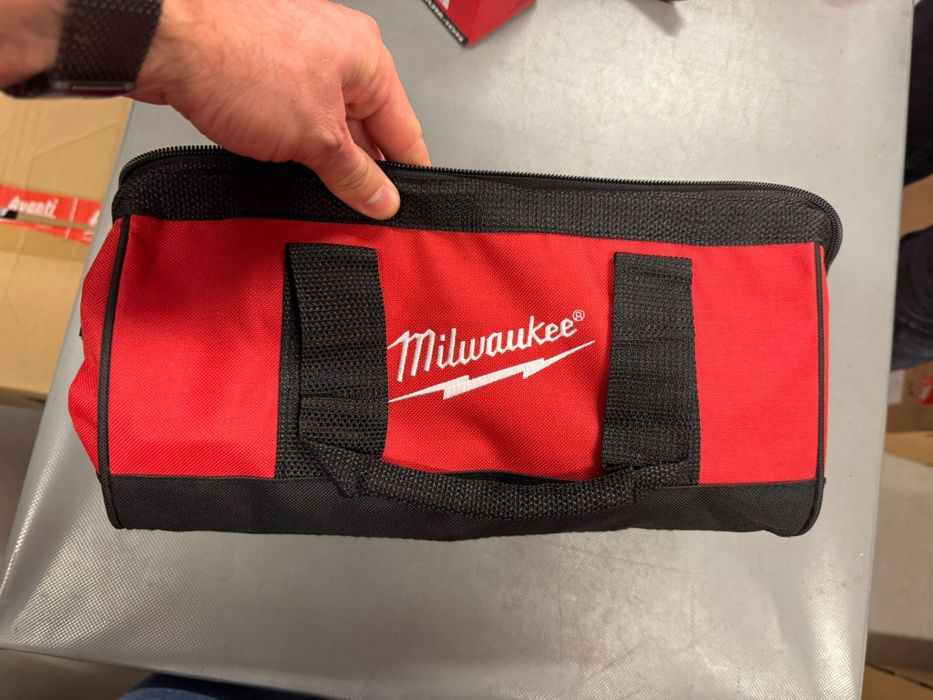 Masina de insurubuat Millwauke M12 Fuel cu accesorii