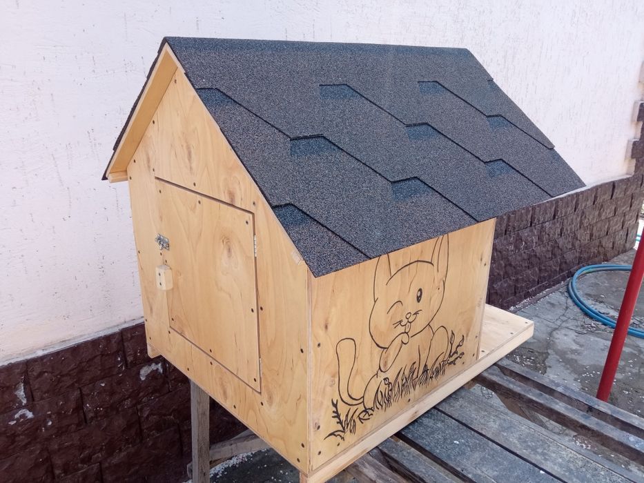 Домик, будка для кошек