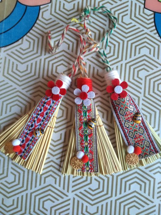 МАРТЕНИЦИ за малки и големи