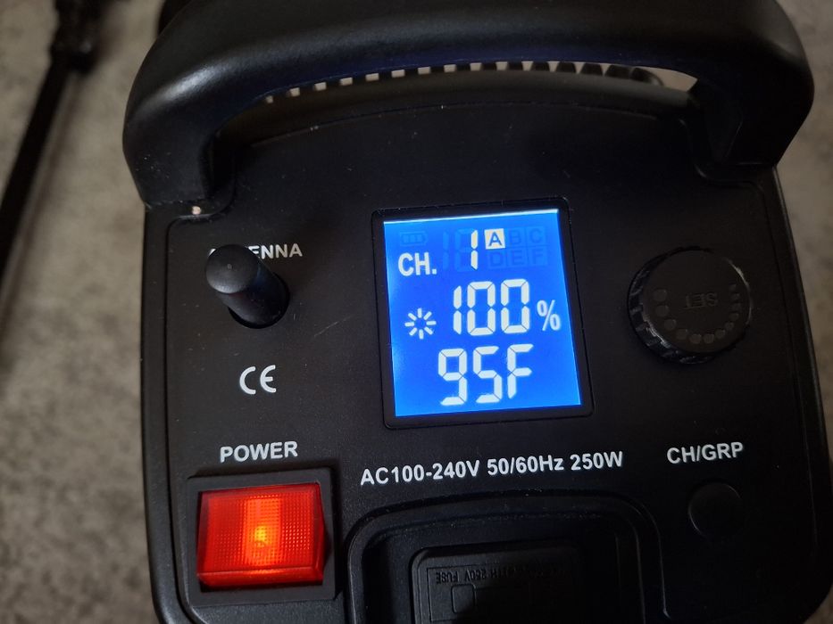 Lampa LED video Godox SL200W