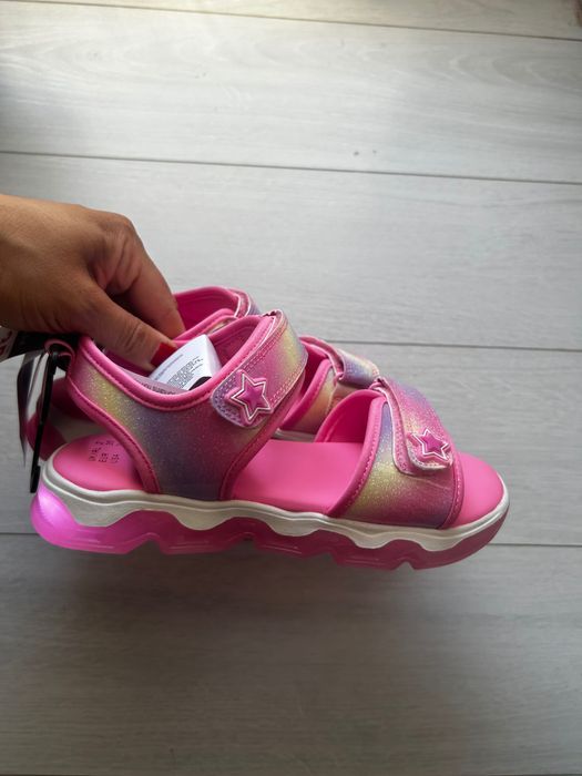 Светещи сандали за момиче