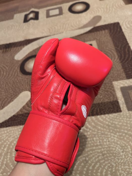 Боксерские перчатки