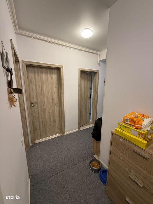Apartament cu 3 camere semimobilat