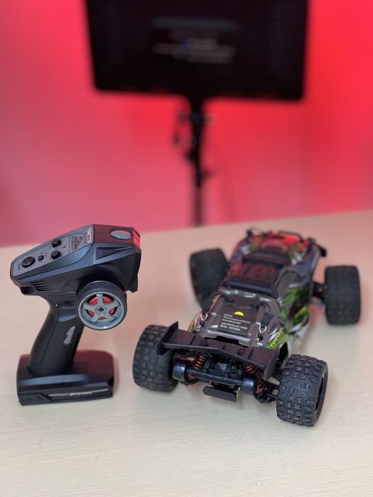 Радиоуправляемая машинка