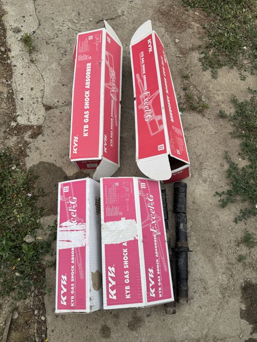 Амортизаторы кояба KYB, Tokico