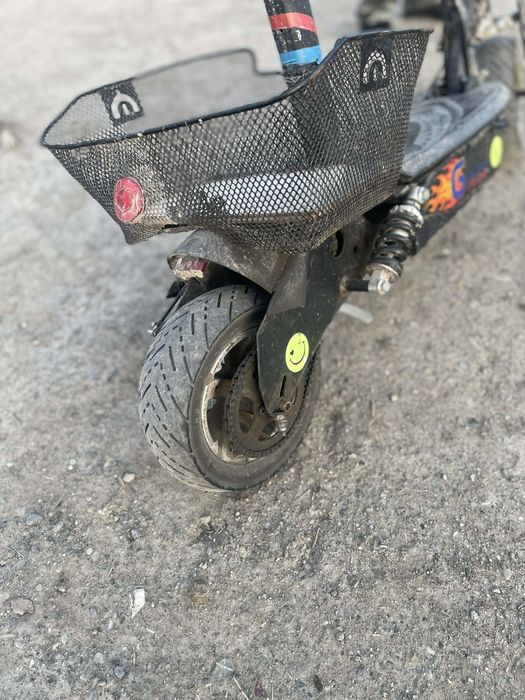 Vând trotineta electrică