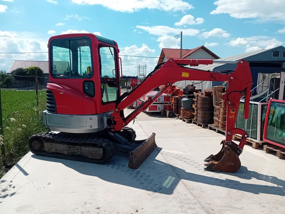 Miniexcavator Bobcat E25 EM 2.6 tone an 2013