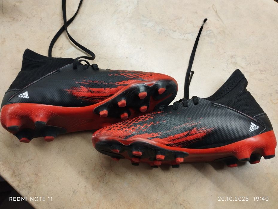 Футболни Бутонки Adidas Predator
