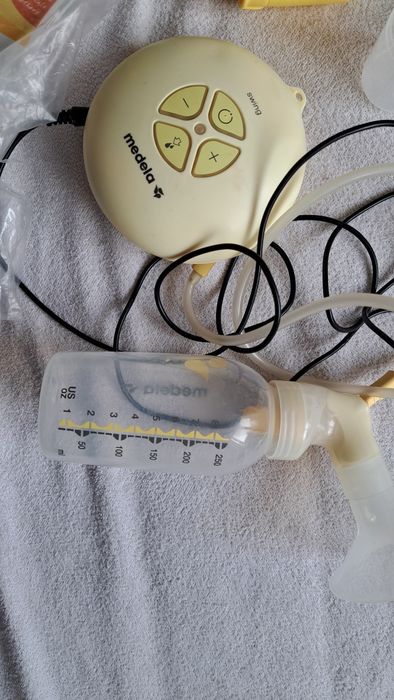 Vând pompa Medela Swing