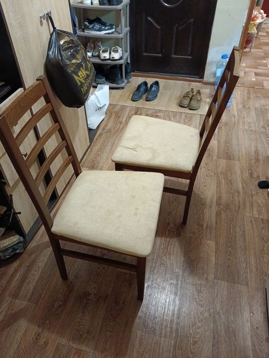 Продам стулья,б,у 8штук.