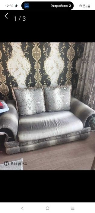 Софа коричневого цвета
