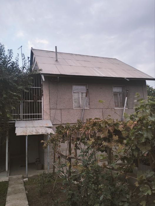 Uy sotiladi 2 qavatli