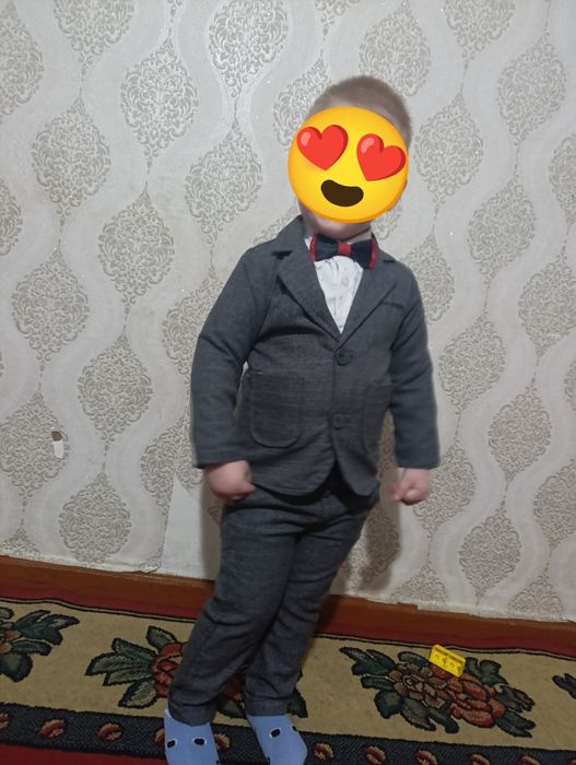 Продам нарядный костюм