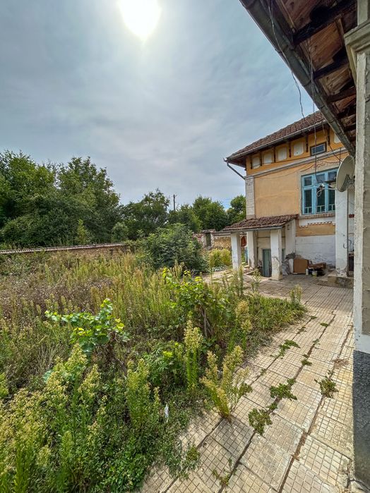 Красива двуетажна къща в с. Михалци