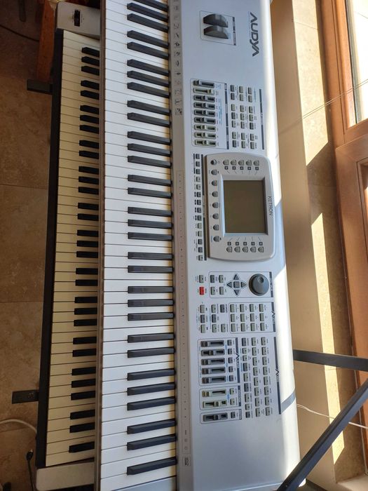 Професионален синтезатор