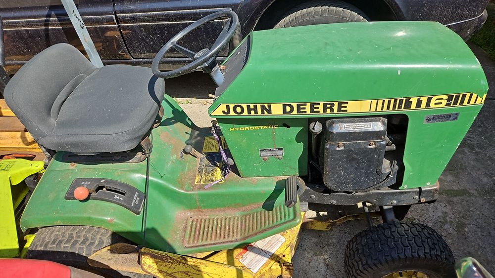 Vand tractoras de tuns iarba