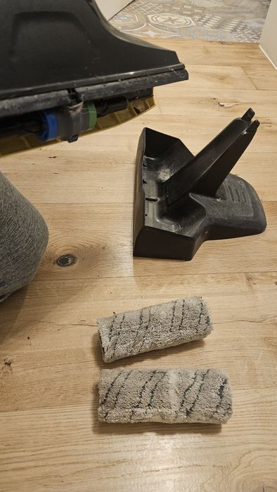 Aspirator vertical cu spalare (mop rotativ) - Karcher
