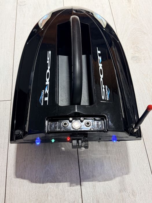 Шаранджийска Лодка за захранка waverunner sport