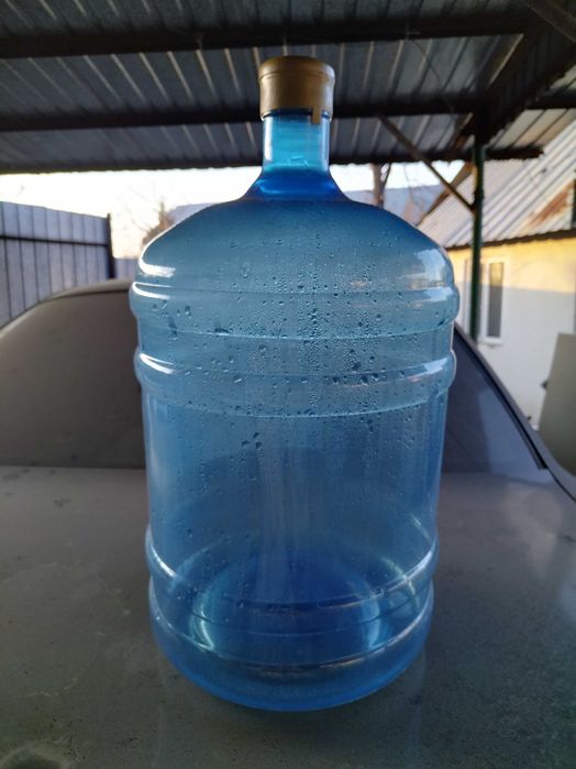 Бутыли для воды.