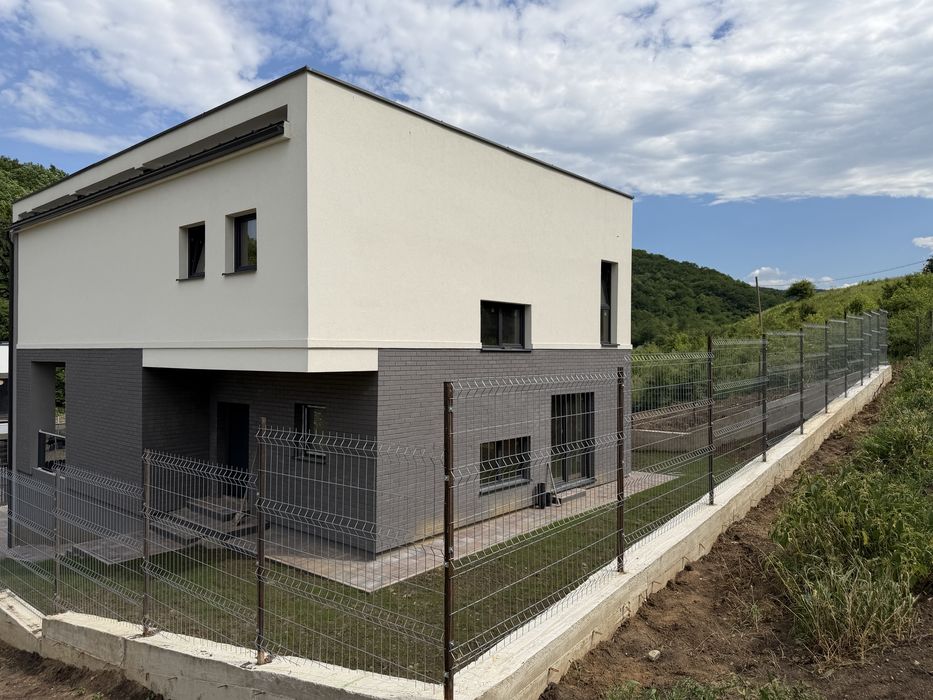 Vand casa cu CF in zona Roata Faget!