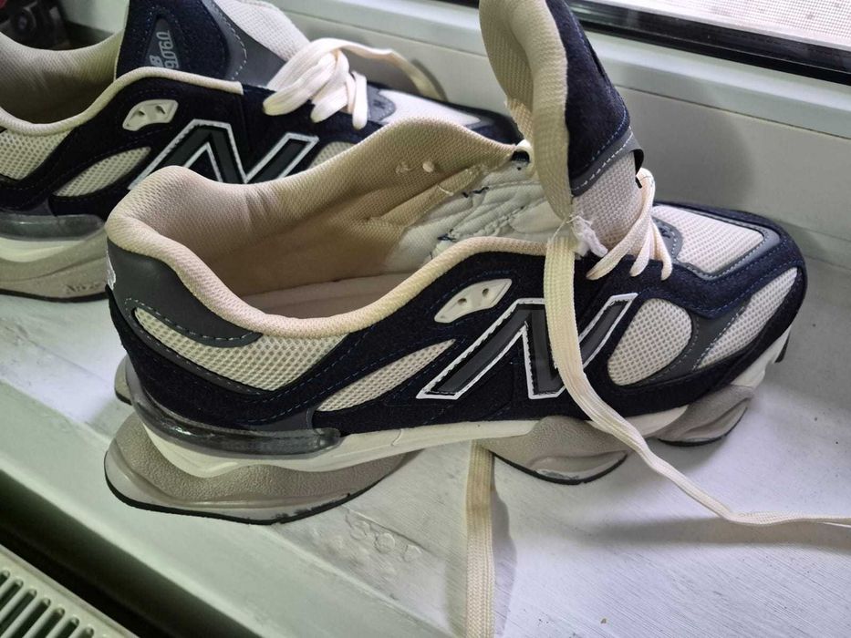 Adidasi New Balance 9060