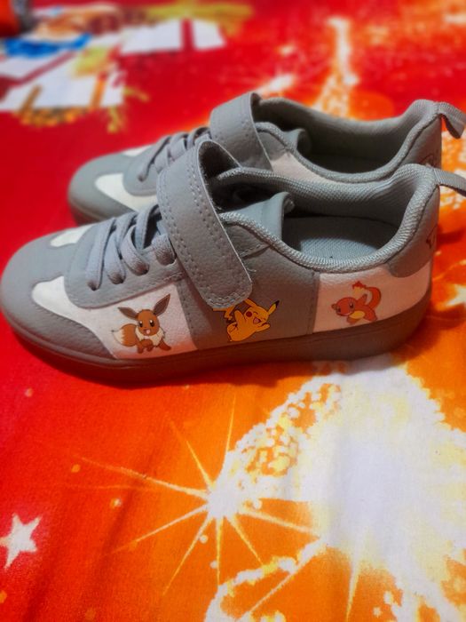 Vând adidași nou hm