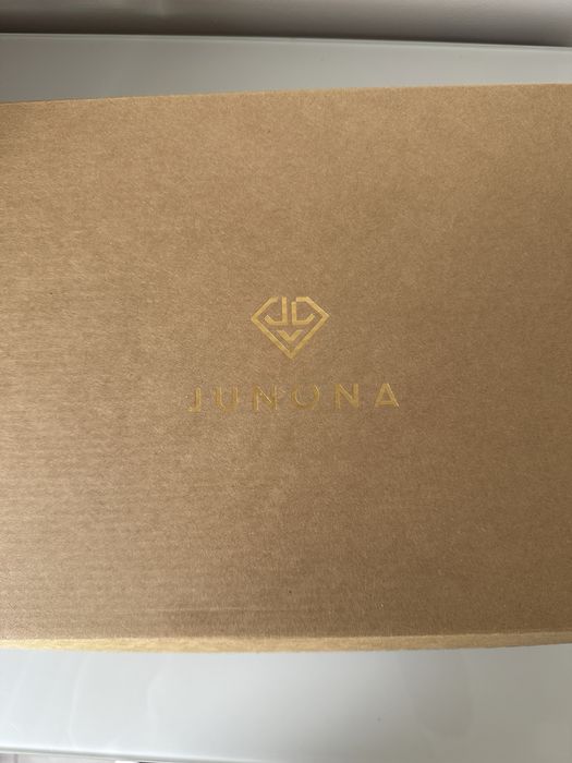 Нова рокля на Junona