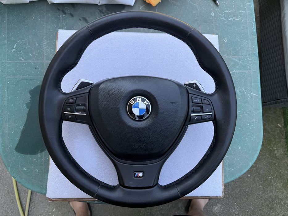 Оригинален М-ков волан с пера за BMW F10